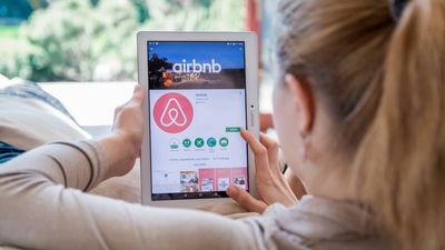 Use This Hack To Avoid Hefty Airbnb Fees, According To Your Rich BFF Vivian Tu