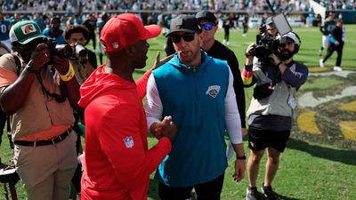 Jaguars Coach Liam Coen Refuses to Respond to Robert Saleh's Sign-Stealing Claims