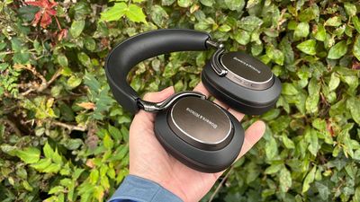 Bowers & Wilkins Px8 S2