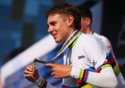 'It's unreal' - Lorenzo Finn takes first rainbow jersey for Italy at Rwanda Worlds