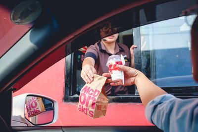 6 Things You Should Never Do in a Restaurant Drive-Thru