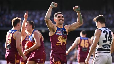 Snoop bops, then on-song Lions dance to their own tune