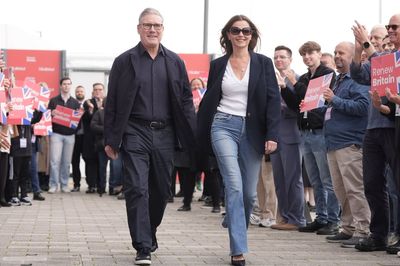 Labour focuses on threat posed by Farage as Starmer prepares for conference