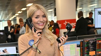 Holly Willoughby just revisited one of her favourite outfit formulas, and it’s perfect for the new season