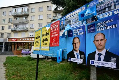 Moldovans Torn Between Pro-EU And Pro-Russia Vote In Tense Polls