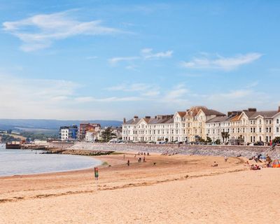 The Exmouth factor – exploring the south Devon beach town by bus, train and on foot