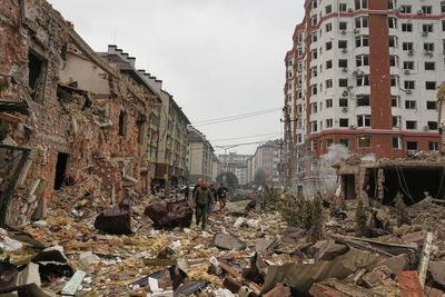 Large Russian drone and missile attack on Kyiv kills 4 and wounds at least 10