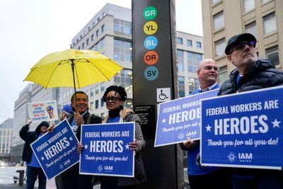 US set for largest mass resignation in history as Trump continues deep cuts