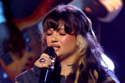 Lola Young speaks out after collapsing on stage during New York City performance