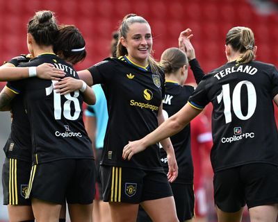 Ella Toone leads Manchester United to WSL win over lowly Liverpool