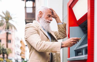 The Real Reason Banks Freeze Accounts the Moment Someone Dies