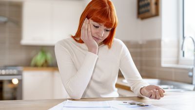 How To Live Comfortably on $2,000 a Month Even with Inflation