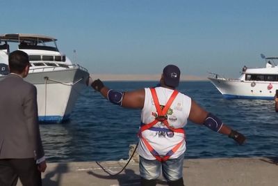 Egypt’s ‘strongman’ wrestler pulls ship using his teeth