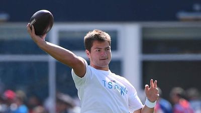 Patriots Pay Powerful Pregame Tributes to Their DC After Cancer Diagnosis