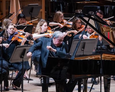 London Philharmonic Orchestra/ Gardner review – muscular Emperor sets up edge-of-the-seat finale