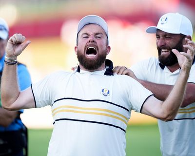Lowry sinks crucial putt as Europe fend off rousing US fightback to win Ryder Cup
