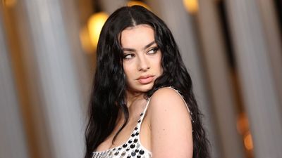 Real estate agents say this intelligent artwork trick is a unique way to impress guests – and Charli XCX’s space offers the perfect blueprint