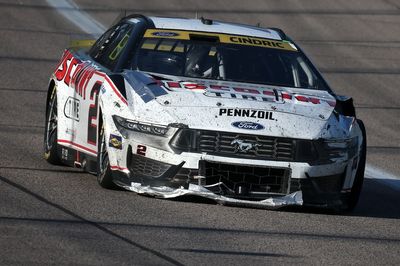What caused the restart pileup that collected eleven cars at Kansas?