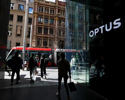 Afternoon Update: another Optus triple-zero outage; skydivers leap from doomed plane; and Bad Bunny to headline Super Bowl