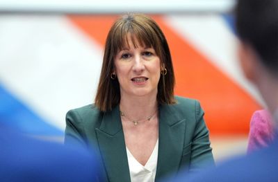 Reeves' Bold Pledge: Guaranteed Paid Placements for Unemployed Youth – Promising Rate Cut or Could It Spark Labour Fears?