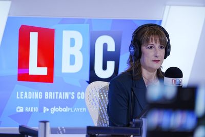Reeves defends PM in row over Reform ‘racist’ immigration policy claim