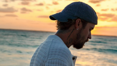 Justin Bieber Spotted at LA Bar Spending Time With Fans After Selena Gomez's Wedding