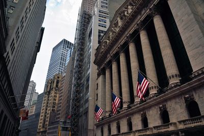 Palantir, IonQ And More Entering Warren Buffett's 'Sweet Zone'? Expert Cites Patience Amid Pullbacks: 'Stocks Almost Always Retest 200-Day Averages'