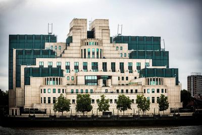 ‘Nonconformist’ architect of MI6 building Terry Farrell dies aged 87