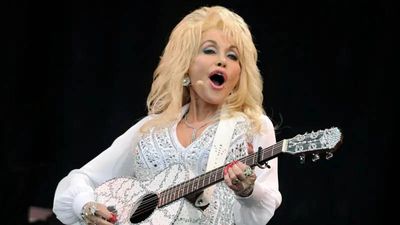 Dolly Parton Delays Vegas Shows Until 2026 to Focus on Health and Ensure Fans Get the Best Performance