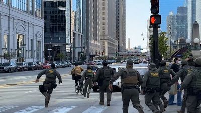 ‘Hearing that Benny Hill music’: Cheeky food delivery gives clumsy ICE goons the slip, cycles away giggling