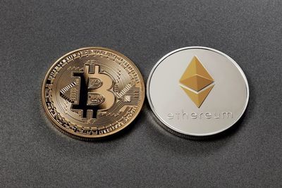 Bitcoin Underperforms Ethereum By 60% In Q3: Which Coin WIll Perform Better In Q4?
