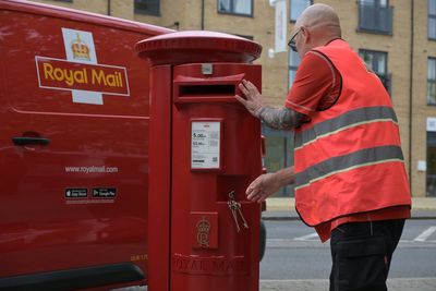 Royal Mail to hire 20,000 extra workers for Christmas period