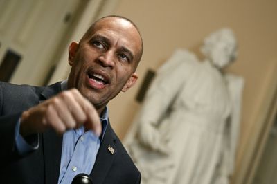Trump Meets Democrats In Last-gasp Talks Before US Government Shutdown