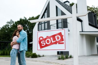 Buying Furniture or a Car? Timing Could Cost You Thousands