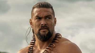 Chief Of War Director Just Showed Off Jason Momoa’s Bare Glutes In Set Photos, And They Should Have Called It Cheeks Of War