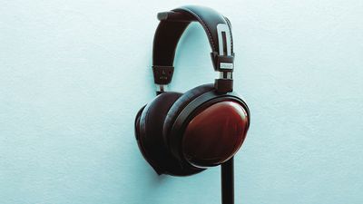 FiiO’s latest closed-back headphones come with huge drivers for better bass