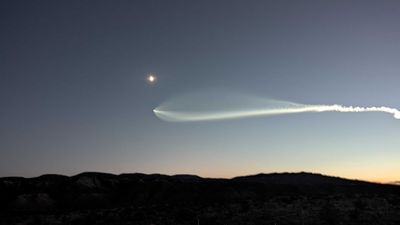SpaceX Falcon 9 launch paints glowing 'jellyfish' across Western US skies (photos, video)