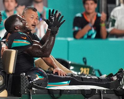 Dolphins beat sloppy Jets but Tyreek Hill sustains season-ending injury
