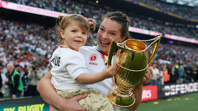 Why this photo of Red Roses star Abbie Ward and her daughter hits so hard