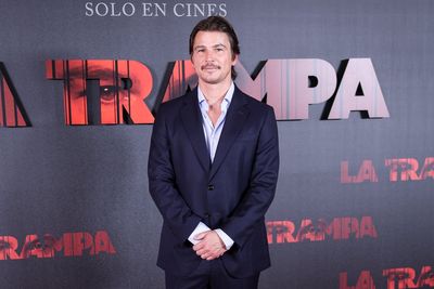 Josh Hartnett injured in car crash with Canadian police vehicle during trip to film Netflix project