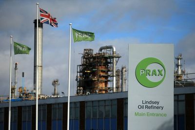 Over 100 jobs to go at Lindsey oil refinery as union slams government