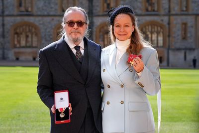 Prince William awards knighthood to acting royalty