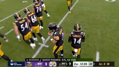 Aaron Rodgers Seen Absolutely Crushing Smelling Salts Before 80-Yard TD