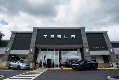Tesla Roadster Booking Canceled by Popular YouTuber MKBHD: 'Tesla Has Been Sitting With My 50 Grand For Eight Years'