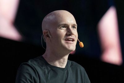SEC plan for blockchain-based stocks pits Coinbase and Robinhood against Wall Street giants