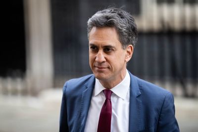 Reform will ‘betray’ young people by waging war on clean energy, Miliband to say