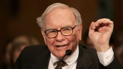 I’m an Investment Manager: 4 Lessons I’ve Learned From Warren Buffett