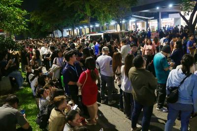 Moment huge 6.9 magnitude earthquake rocks busy street in Philippines
