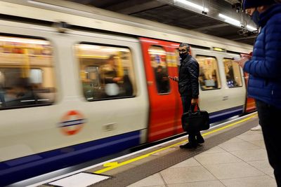 London travel news LIVE: Thameslink, Elizabeth line and Central line trains severely delayed