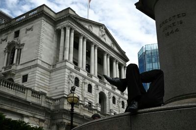 UK Business Confidence Plunges to Record Low as Labour and Energy Costs Bite